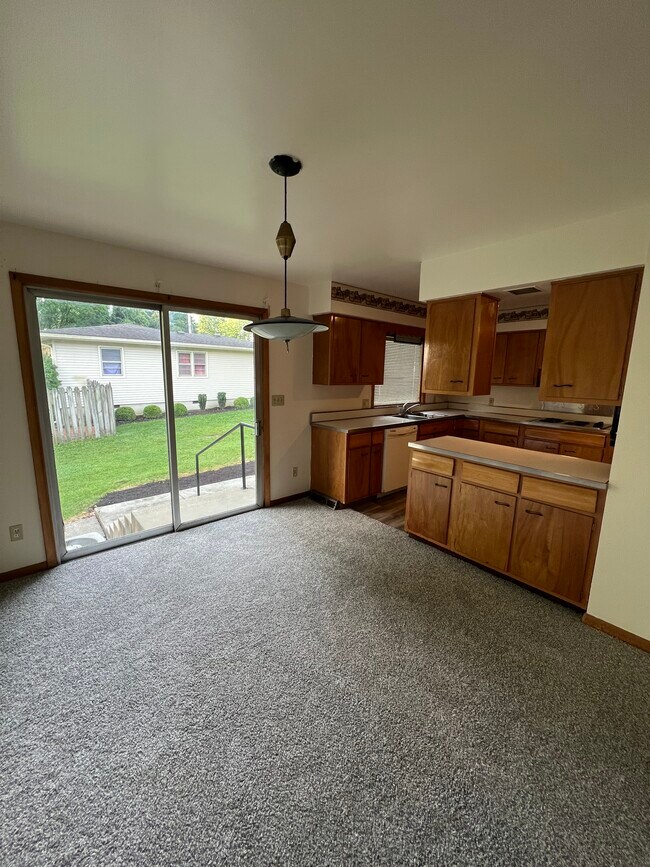 Building Photo - 1076 Sylvan Dr