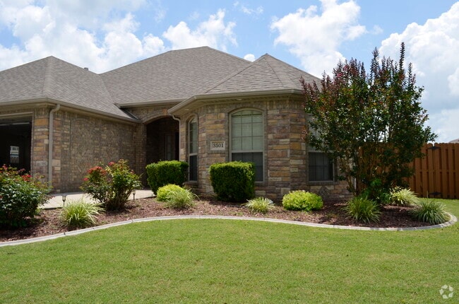 Building Photo - 3501 SW Windy Way Ave