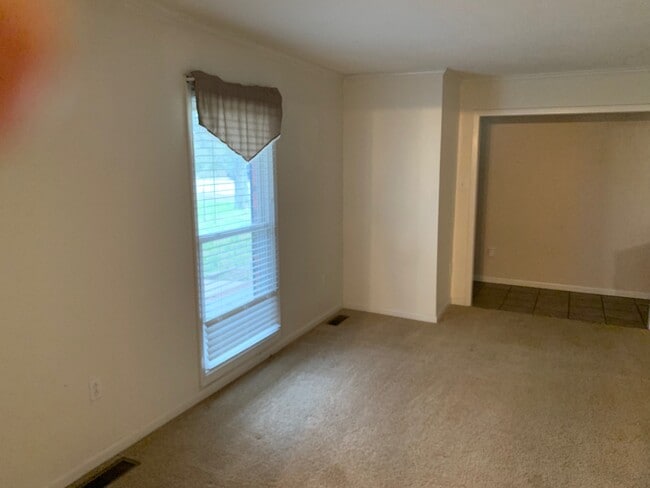 Building Photo - 2988 Parkwood Dr