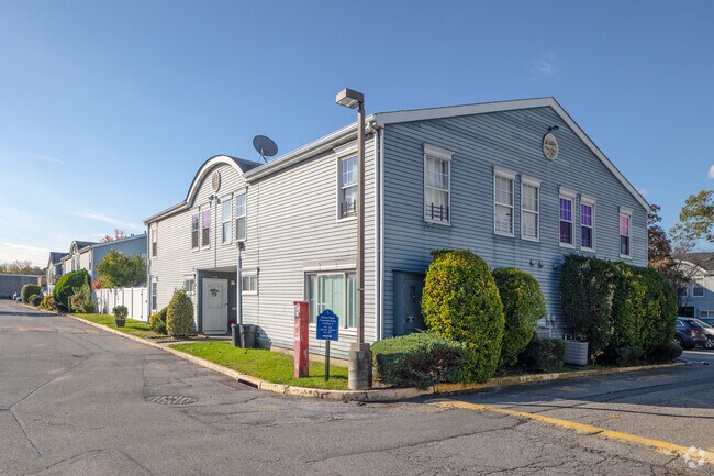 Building Photo - Heron Pond Condominium
