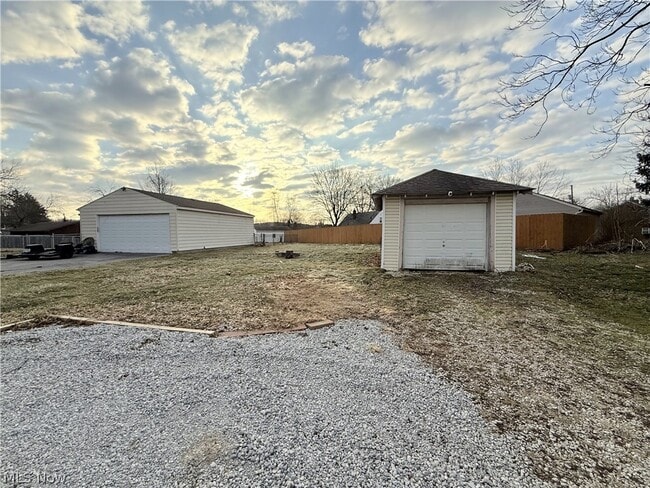 Building Photo - 837 Eastland Ave