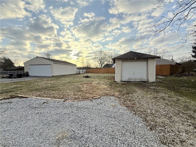 Foto del edificio - 837 Eastland Ave