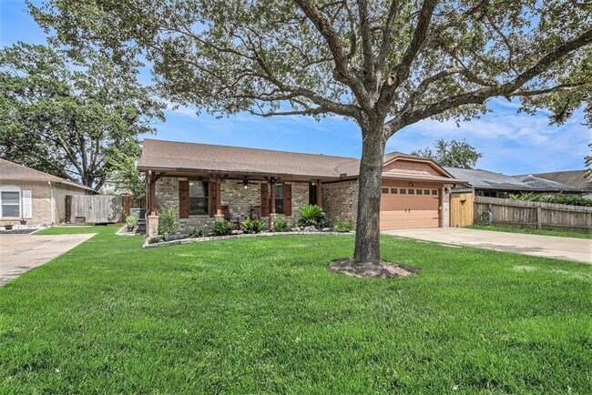 Foto del edificio - 2512 Village Cir Dr