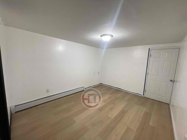 Foto del edificio - 2076 Matthews Ave