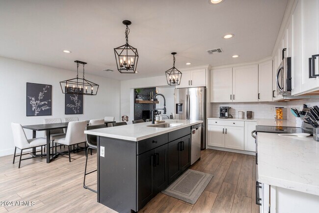 Foto del edificio - 8725 E Bonnie Rose Ave