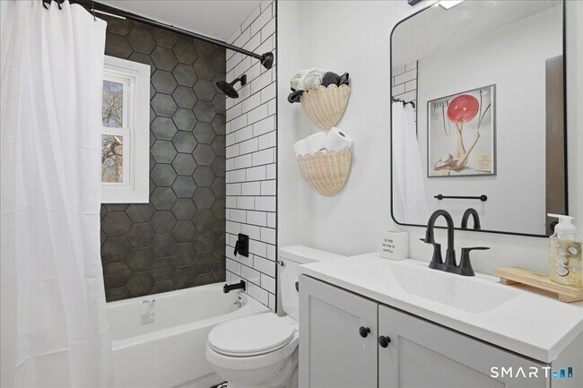 Foto del edificio - 106 Midway Oval