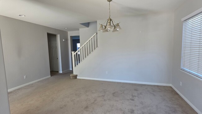 Foto del edificio - Available 5 bedroom, 3 bath house in Winch...