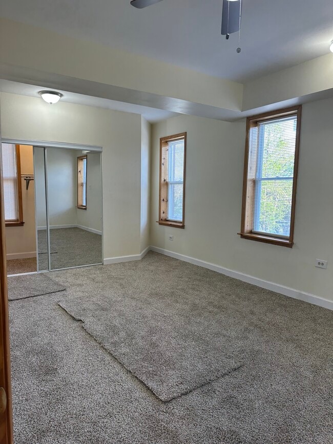Building Photo - 820 E 106th St