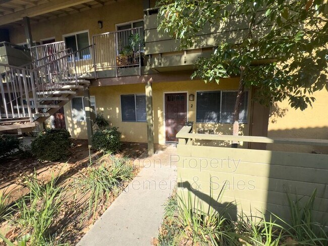 Foto del edificio - 2094 E Grand Ave