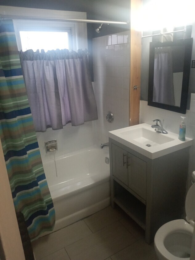Foto principal - 9411 Detroit Ave