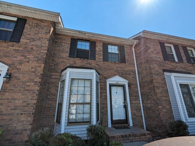 Building Photo - 463 Claircrest Dr