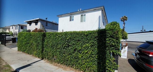 Building Photo - 1625 S La Brea Ave
