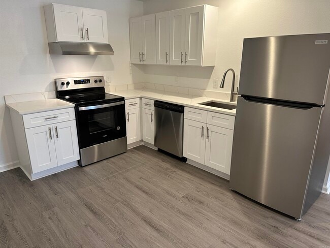 Building Photo - 8 Hiland Pl