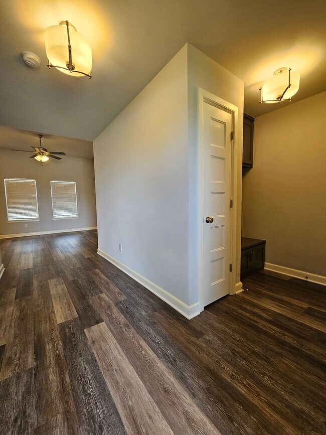 Foto del edificio - (3) Bed/(2) Bath in Trailwoods Addition Avail NOW!