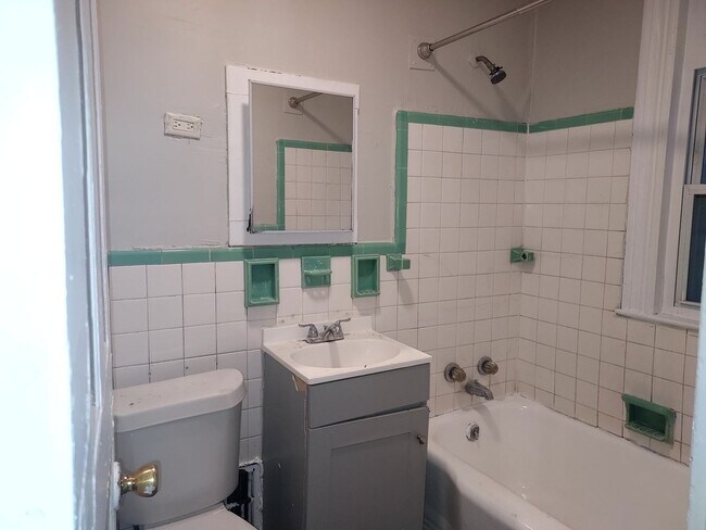 Building Photo - 86 Santee St