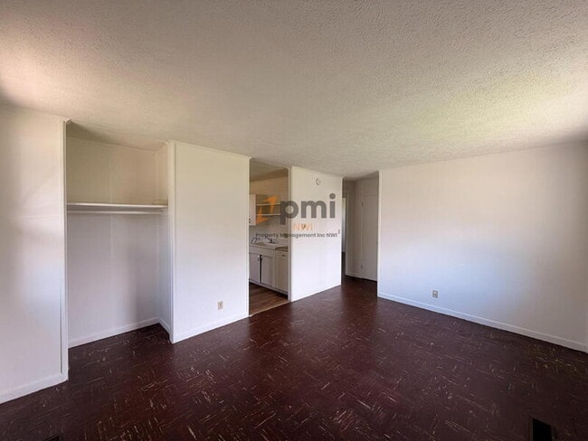 Building Photo - 2913 Oakdale Ave