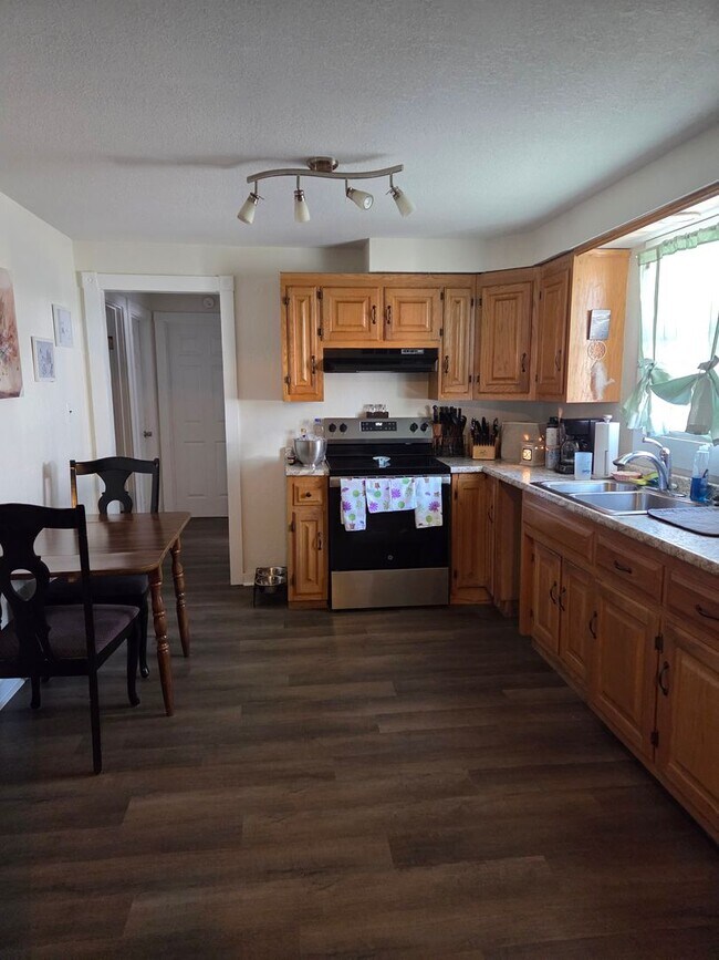 Foto del edificio - Maryville 37801 - 3 bedroom, 1 bath home - Contact Shelly Gunion (865) 755-7678