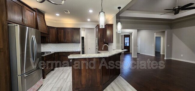 Photo - 3200 SW Hazelnut Ave House