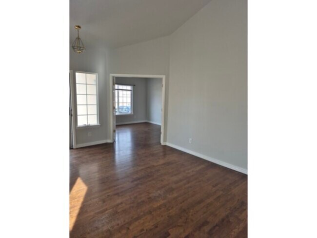 Building Photo - Single Family Home