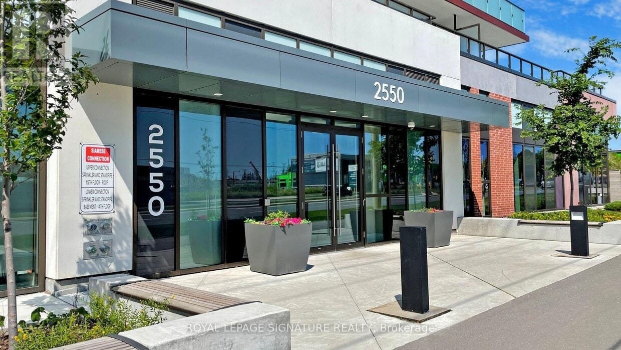 Photo principale - 2550-2550 Simcoe St N