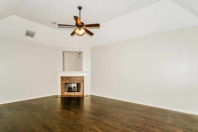 Building Photo - 5009 Forest Oasis Ln