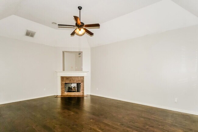 Foto del edificio - 5009 Forest Oasis Ln