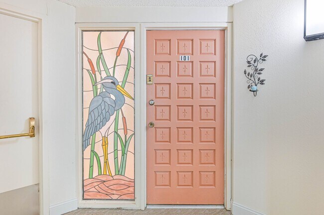 Foto del edificio - NOW AVAILABLE - 2/2 + Den First Floor Condo in North Naples!