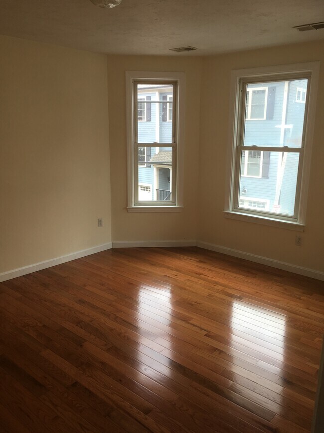 Building Photo - 12 Haverford St
