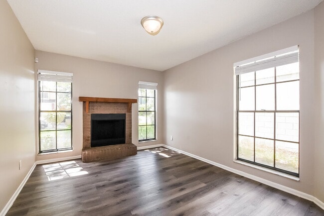 Building Photo - 1275 Pin Oak Dr