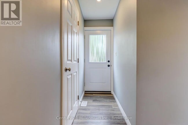 Building Photo - 368 Princes St S