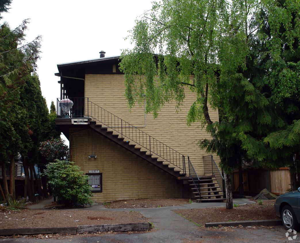 Primary Photo - Oak Tree Apartments