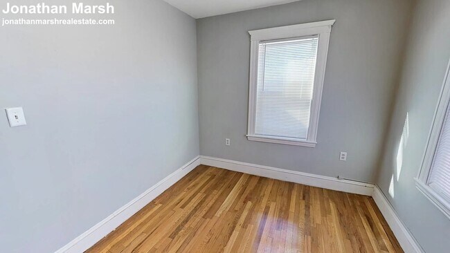 Building Photo - 76 Forest Hills St