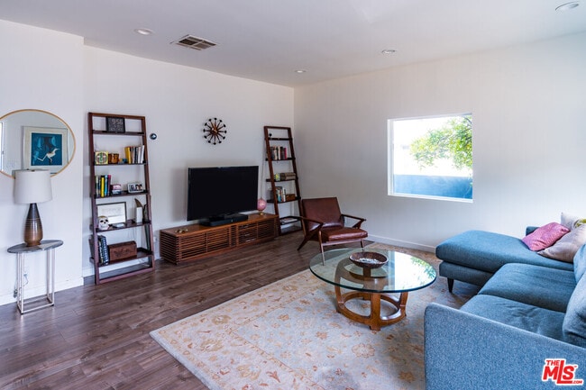 Building Photo - 1460 Yosemite Dr