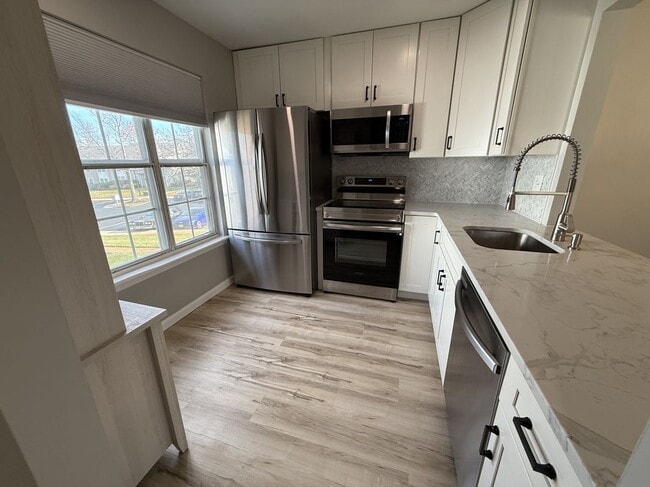 Building Photo - 315B Delancey Pl