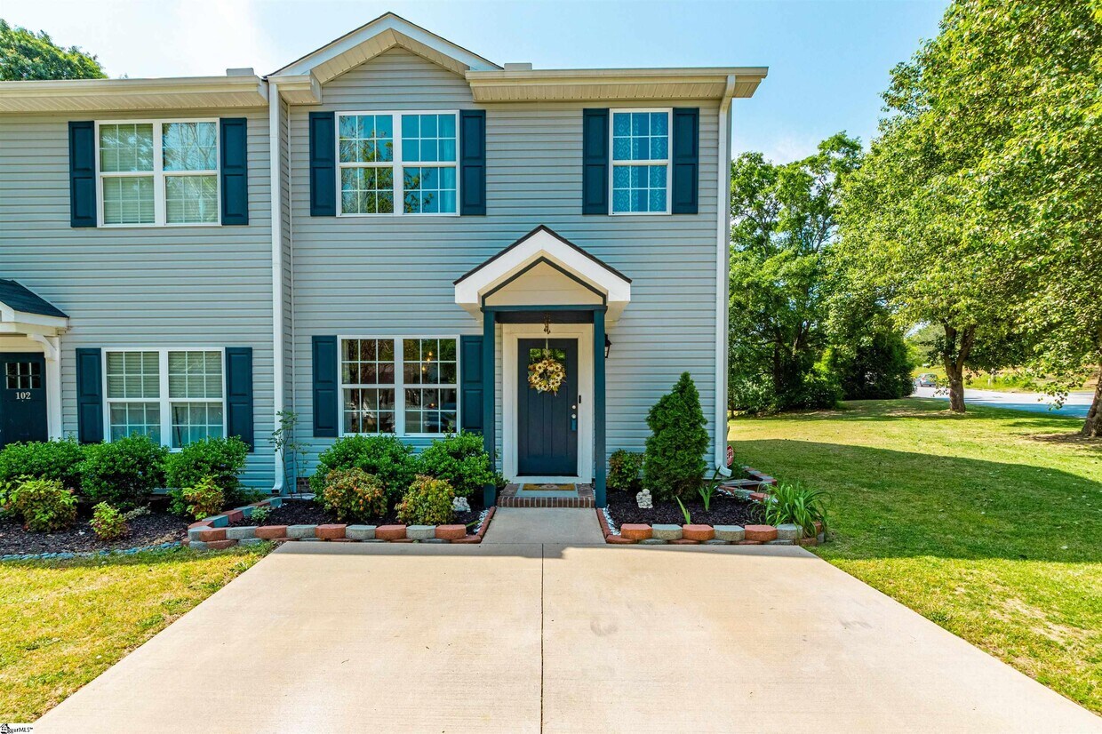 100 Village Ct, Greer, SC 29651 Condo for Rent in Greer, SC