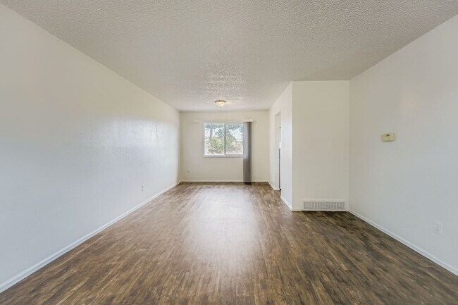 Building Photo - 122 Crawford Cir