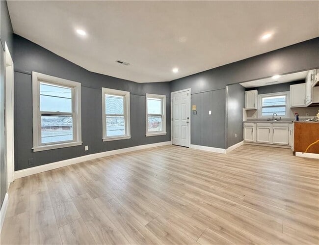 Foto del edificio - 150 Newell Ave