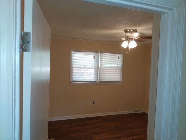 Building Photo - 843 Woodland St