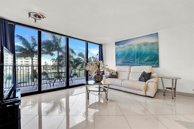 Building Photo - 2101 S Ocean Dr