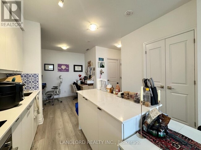 Building Photo - 36 Elm Dr W