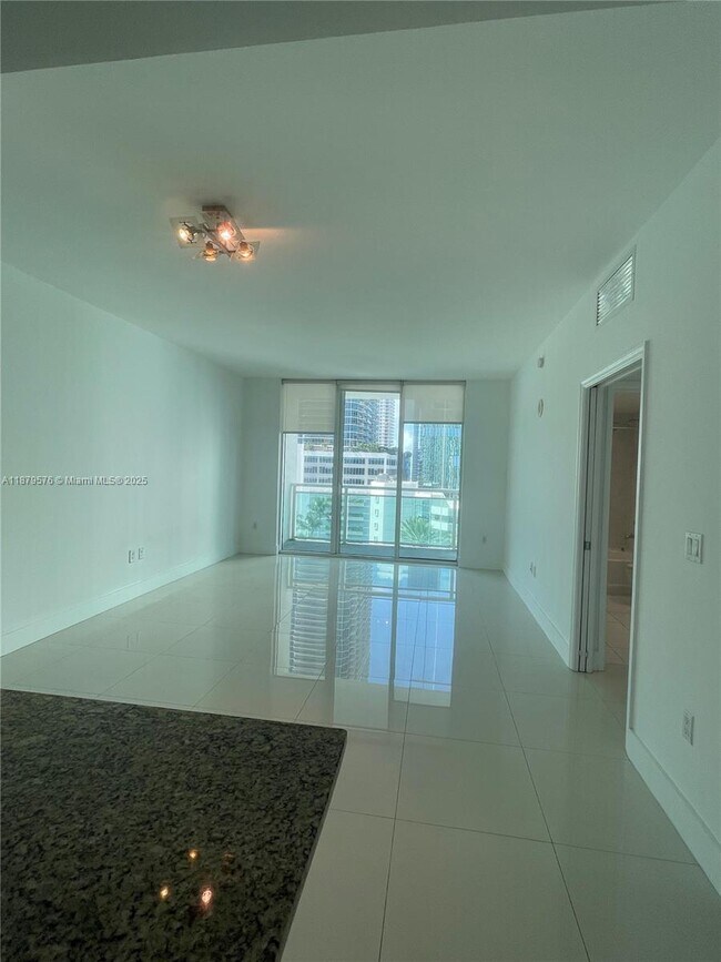 Foto del edificio - 950 Brickell Bay Dr