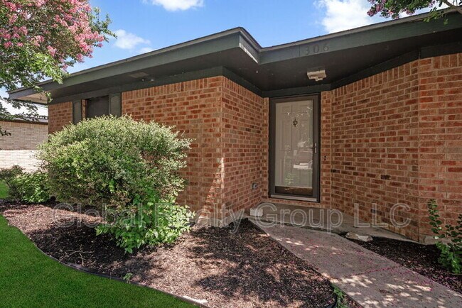 Foto del edificio - 306 Meadow Dr