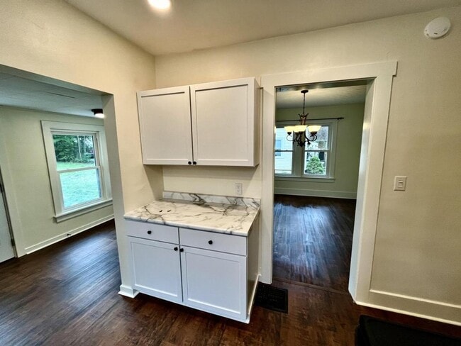 Foto del edificio - 604 N Park St