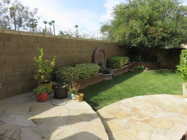 Building Photo - 3245 Larkspur St