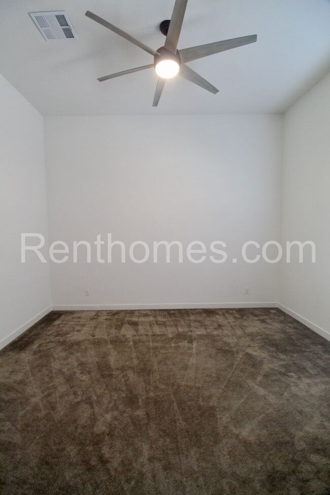 Foto del edificio - 1716 Discovery Falls Dr