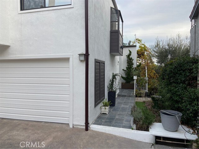 Building Photo - 24392 Alta Vista Dr