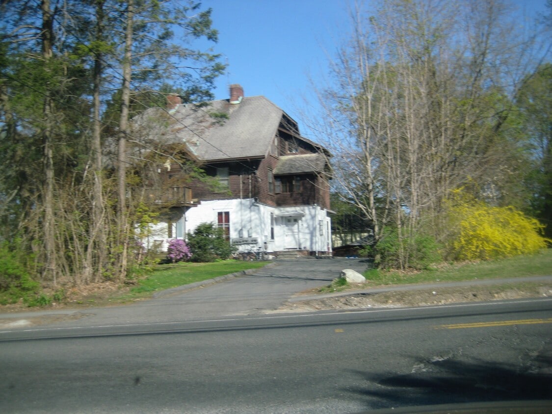 Photo - 115 Northampton Rd (Amherst, MA)