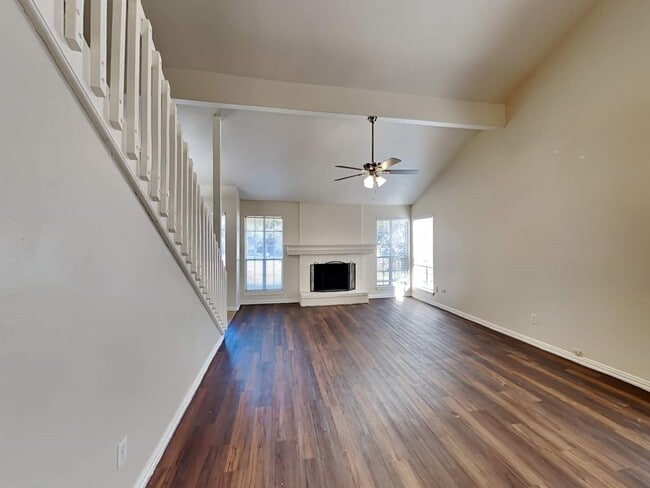 Foto del edificio - 7231 Pebblemill Ln