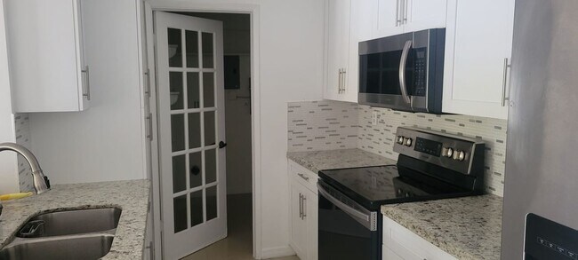 Foto del edificio - 280 W Park Dr