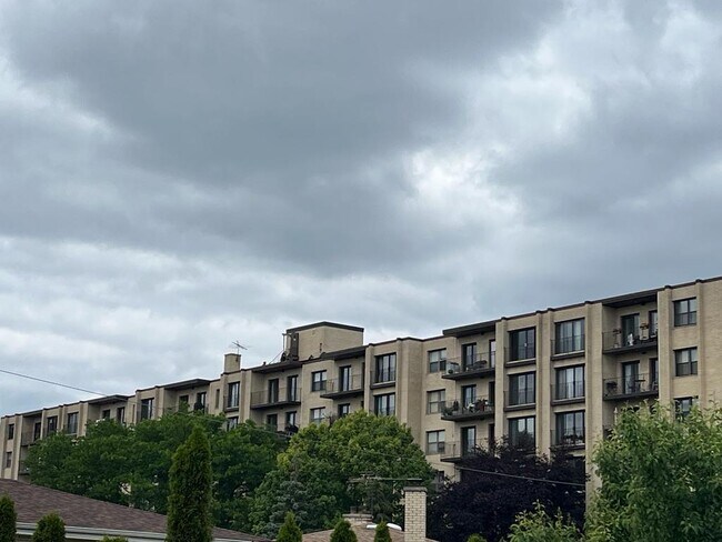 Foto del edificio - 4601 W Touhy Ave